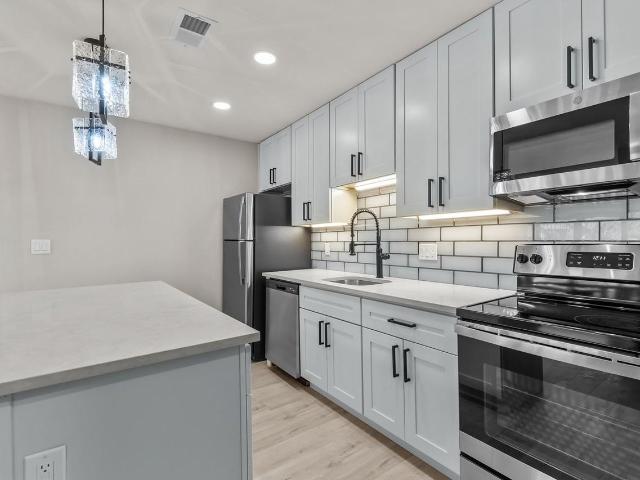 447 W Jefferson 2 Bedroom Apartment for Rent at 447 W Jefferson Ave, Kirkwood, MO 63122