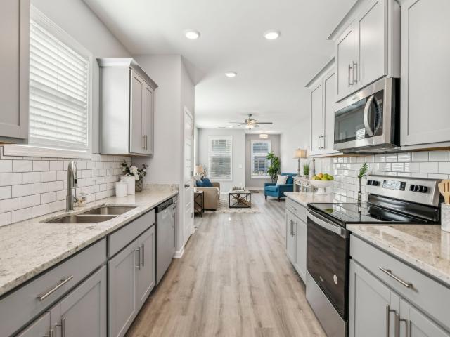 447 West Adams Ave