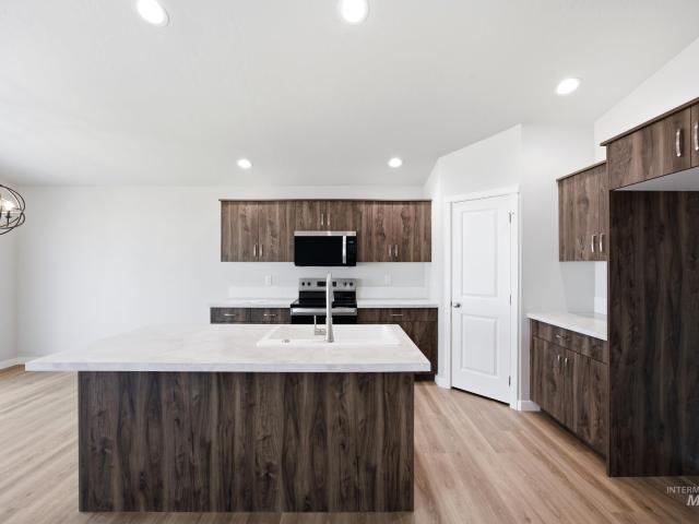 4486 S Amsterdam Ave