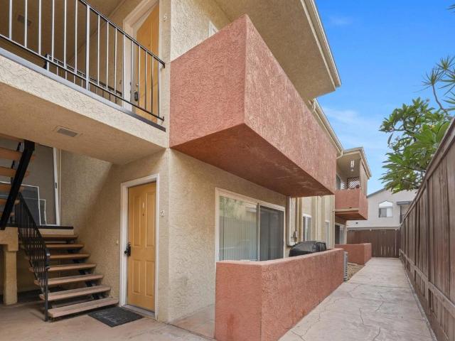 4483 Winona Avenue Unit 5