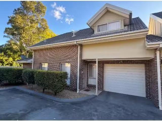4/48 Canberra Street, OXLEY PARK Townhouse for rent Listed by.