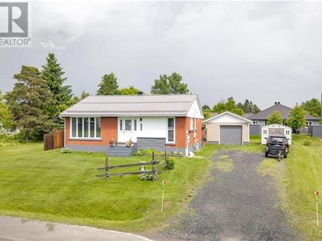 4490 Elizabeth Crescent, Val Therese, ON, P3P 1S7 house for sale | Listing ID 2128 | Royal LePage