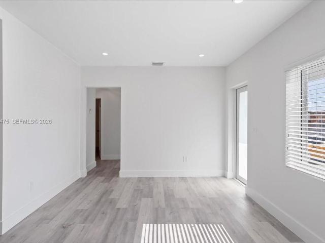 449 E 10th St, Hialeah, FL