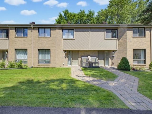 44 555Z Montrose Drive, Beaconsfield, QC, H9W 6B4 house for sale | Listing ID 26727 | Royal LePage