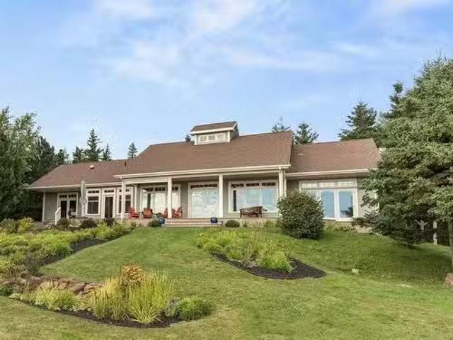 44 Wine Harbour Road, St. Peter'S, PE, C0A 2A0 Luxury House.