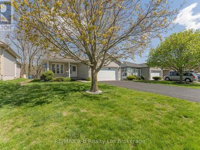 44 Beech Boulevard, Tillsonburg, ON, N4G 5R8 house for sale | Listing ID X13735 | Royal LePage