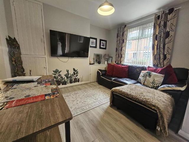44 Beechmount Parade, Falls Road, Belfast, BT12 7LW