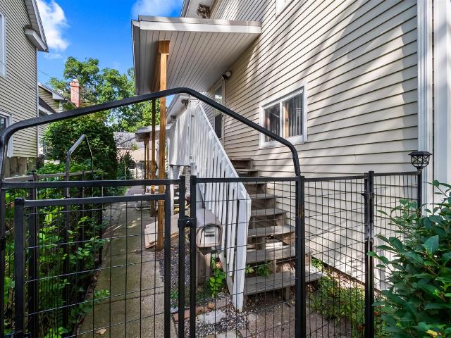 44 Budlong Street