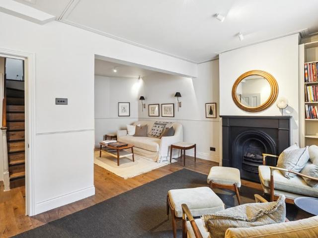 44 Christchurch Street, London, SW3 4AN, United Kingdom | 3 bed townhouse for rent #139404520 | Rentberry