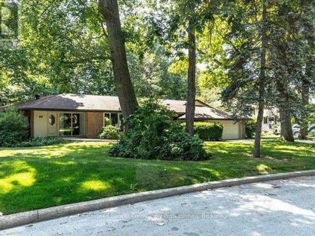 44 Colquhoun Crescent, Hamilton Westcliffe, ON, L9C 4W8 house for sale | Listing ID X13609 | Royal LePage
