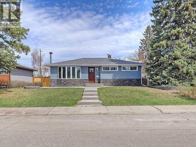 44 Granlea Place Sw, Calgary, AB, T3E 4K2 house for sale | Listing ID A2348 | Royal LePage