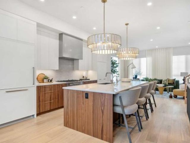 44 Greenwich Heath Nw, Calgary, AB, T3B 6P3 house for sale | Listing ID A2323 | Royal LePage
