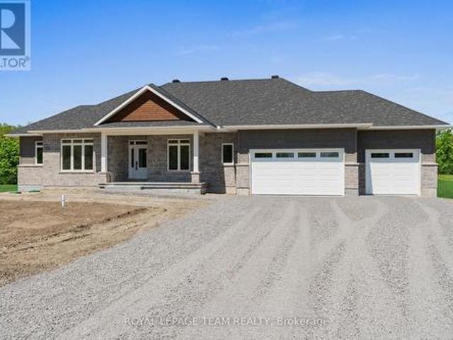 44 Irvin Woermke Street, Mcnab/Braeside, ON, K0A 1G0 house for sale | Listing ID X13686 | Royal LePage