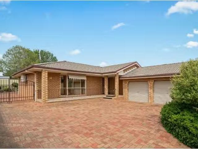 44 La Fontaine Avenue, Lavington House for rent Listed by Kal.