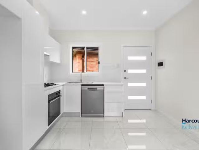 44 Lingayen Avenue, Lethbridge Park, NSW 2770 House for Rent