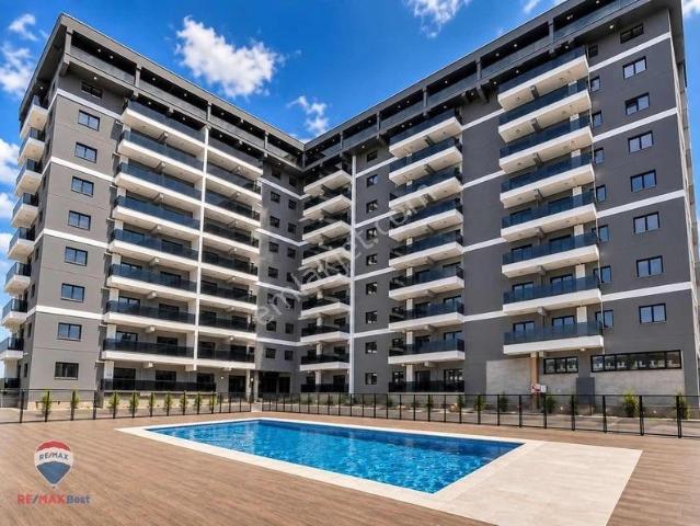 44 Menemen'de Havuzlu Site İçerisin'de Lüks 1+1 Satılık Daire