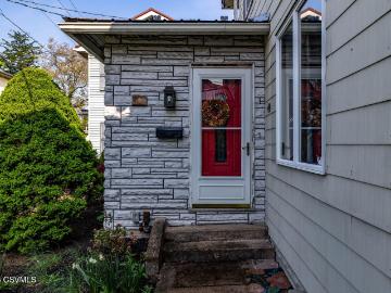 44 N 8TH Street