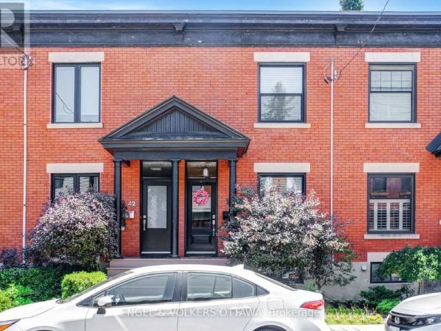 44 Newton Street Ottawa, ON K1S2S7
