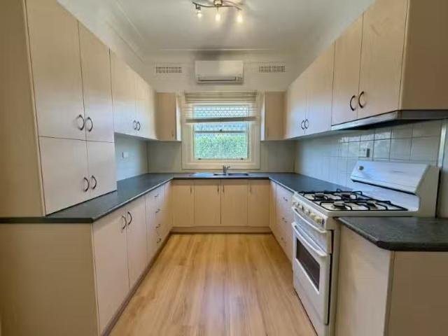 44 Phillip Street, WEST TAMWORTH House for rent Listed by Whi.