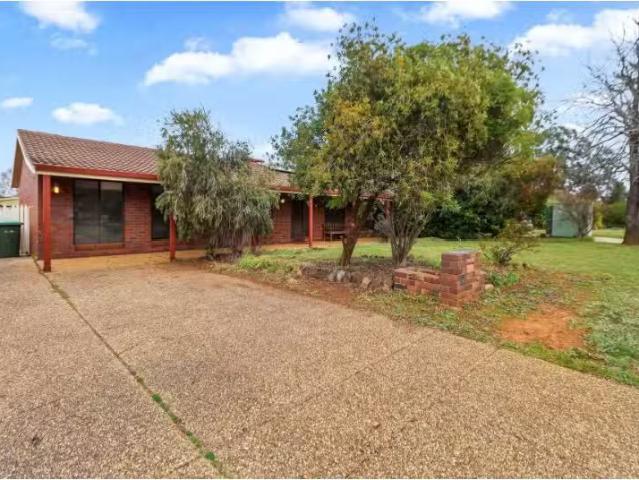 44 Pugsley Avenue, Estella House for rent Listed by Property.
