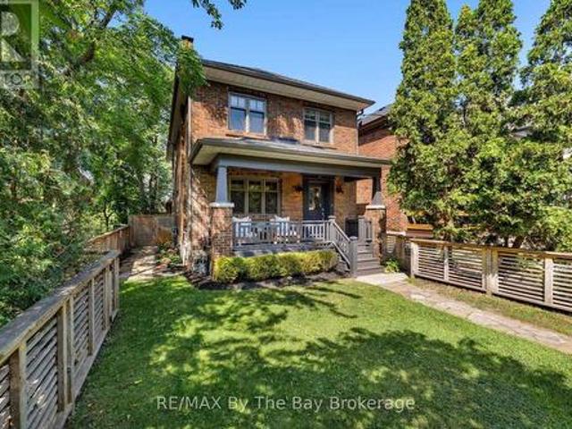 44 Rambert Crescent, Toronto High Park Swansea, ON, M6S 1E6 house for sale | Listing ID W14031 | Royal LePage