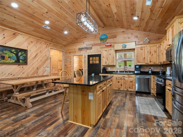 44 Rapid Waters Way
