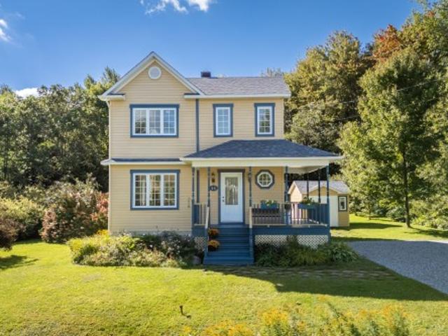 44 Rue De Bruges, Waterloo, QC, J0E 2N0 house for sale | Listing ID 18519 | Royal LePage