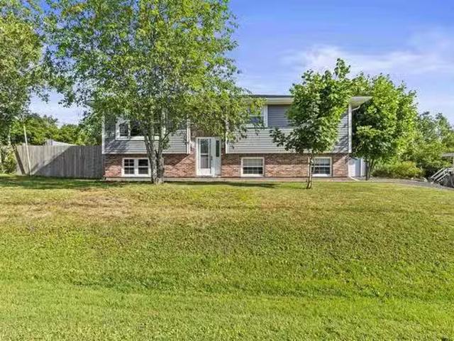 44 St Bernard Street, Stellarton, NS, B0K 1S0 house for sale.