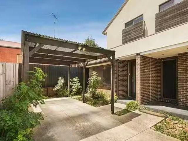 4/4 Strachan Street, Oak Park, VIC 3046