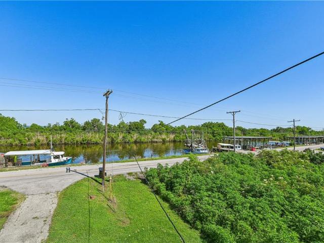 4509 Delacroix Highway