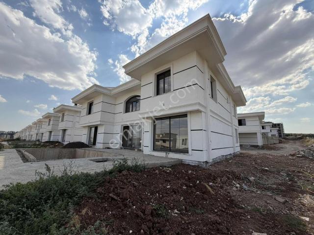 450 Evler Aras Arya Villalarında Satılık Köşe Vılla