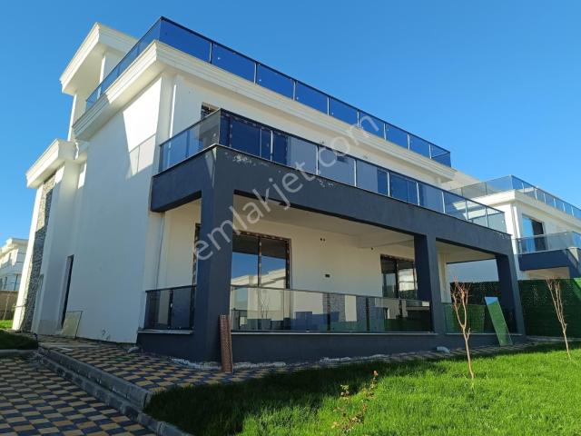 450 Evler De Satılık 6+1 Tripleks Villa