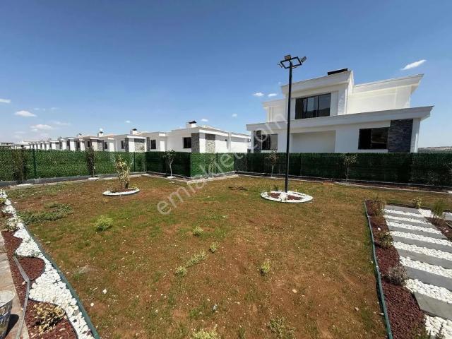 450 Evler Ulaş Yapı Villalarında 7 Odalı 500 M² Bahçeli Dubleks