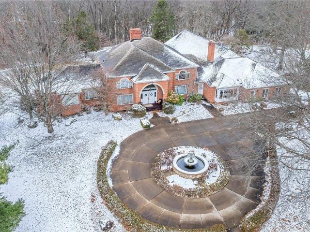 450 Knollwood Cir, Freedom, PA