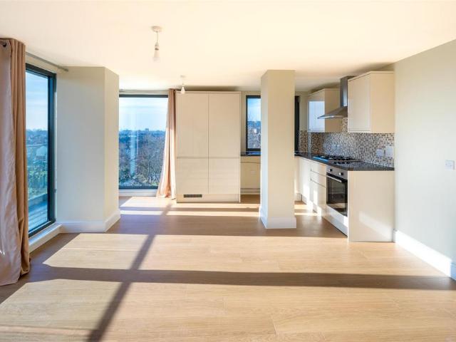 450 High Road, Ilford IG1 3 bed apartment to rent £2,000 pcm £462 pw