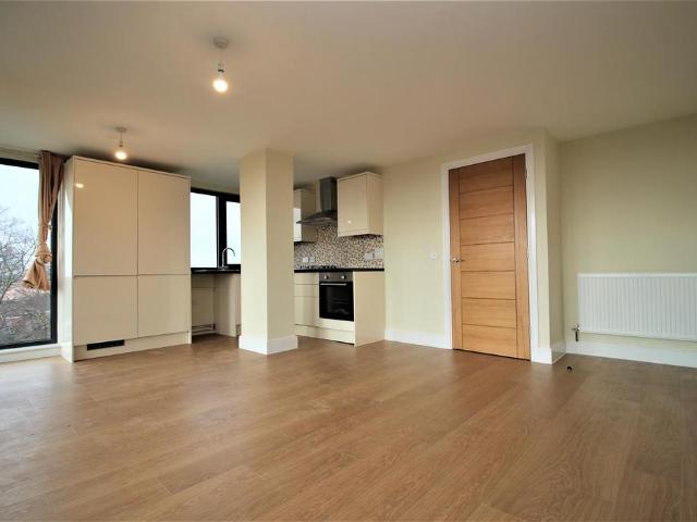 450 High Road, Ilford IG1 3 bed apartment to rent £2,300 pcm £531 pw