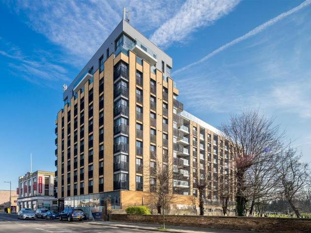 450 High Road, Ilford IG1 2 bed apartment to rent £1,700 pcm £392 pw