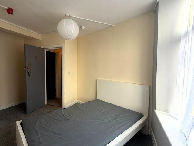 £450 PCM, All Bills and Wi Fi Included, Furnished Room in a Shared House in Penarth Road, Grangetown, Cardiff CF11 6NL
