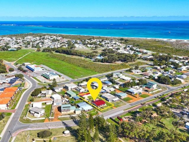 450m to the Beach with Space for All the Toys!