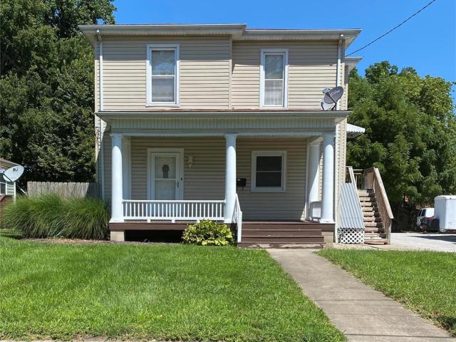451 East Vandalia St, 2 beds, 1 full bath