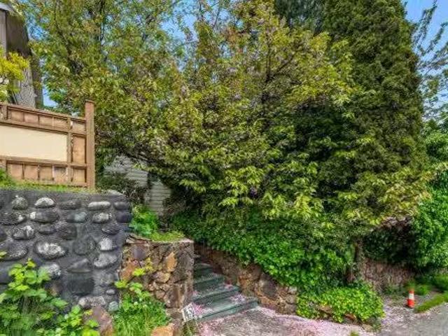 451 Eighth Avenue E, New Westminster, BC, V3L 4K9 house for.