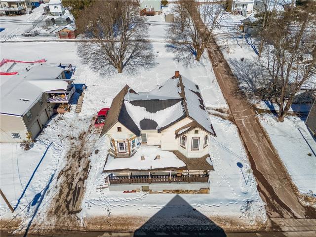 451 Main St