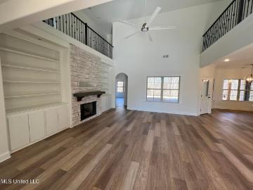 358 Poplar Dr, Holly Springs, MS