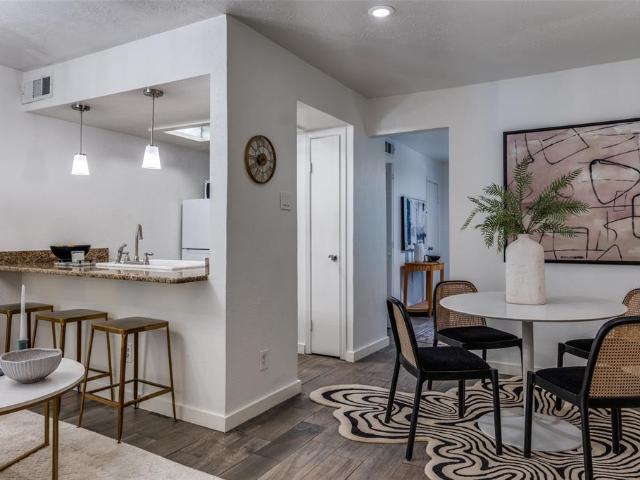 4525 Gilbert # 204
