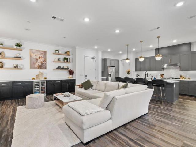 45228 Tom Blalock Street 306