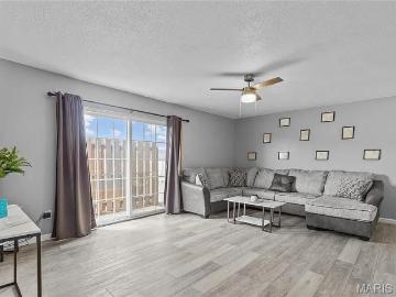 452 Chapel Ridge Dr, Unit B, Hazelwood, MO 63042 | MLS #26023