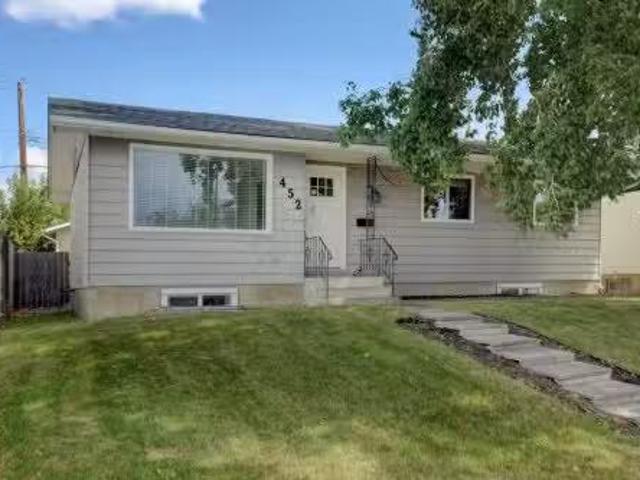 452 Queen Alexandra Way Se, Calgary, AB, T2J 3P1 house for s.