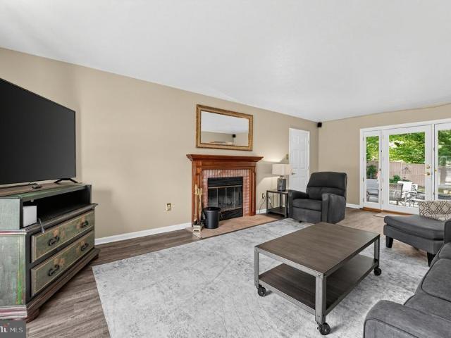 4539 N Woods Trl