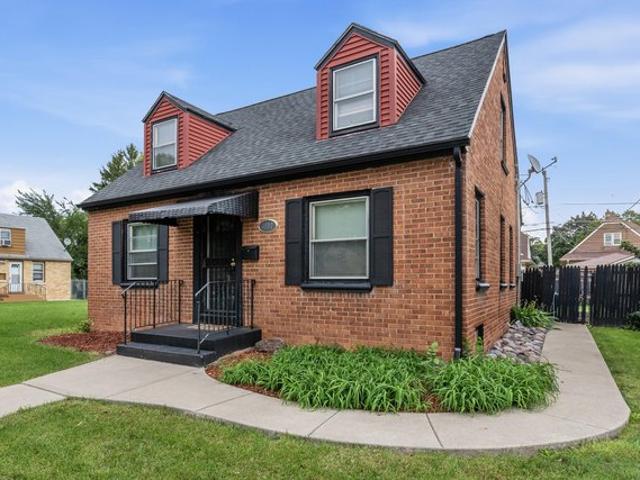 4530 N 42nd St, Milwaukee, WI 53209