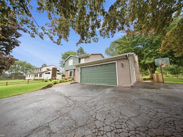 4533 Hillview Shores